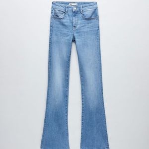 ☆ Zara Light Wash Flared Jeans 6 ☆